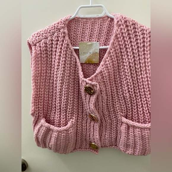 Cute gold button chunky knit vest NWOT - Picture 2 of 5